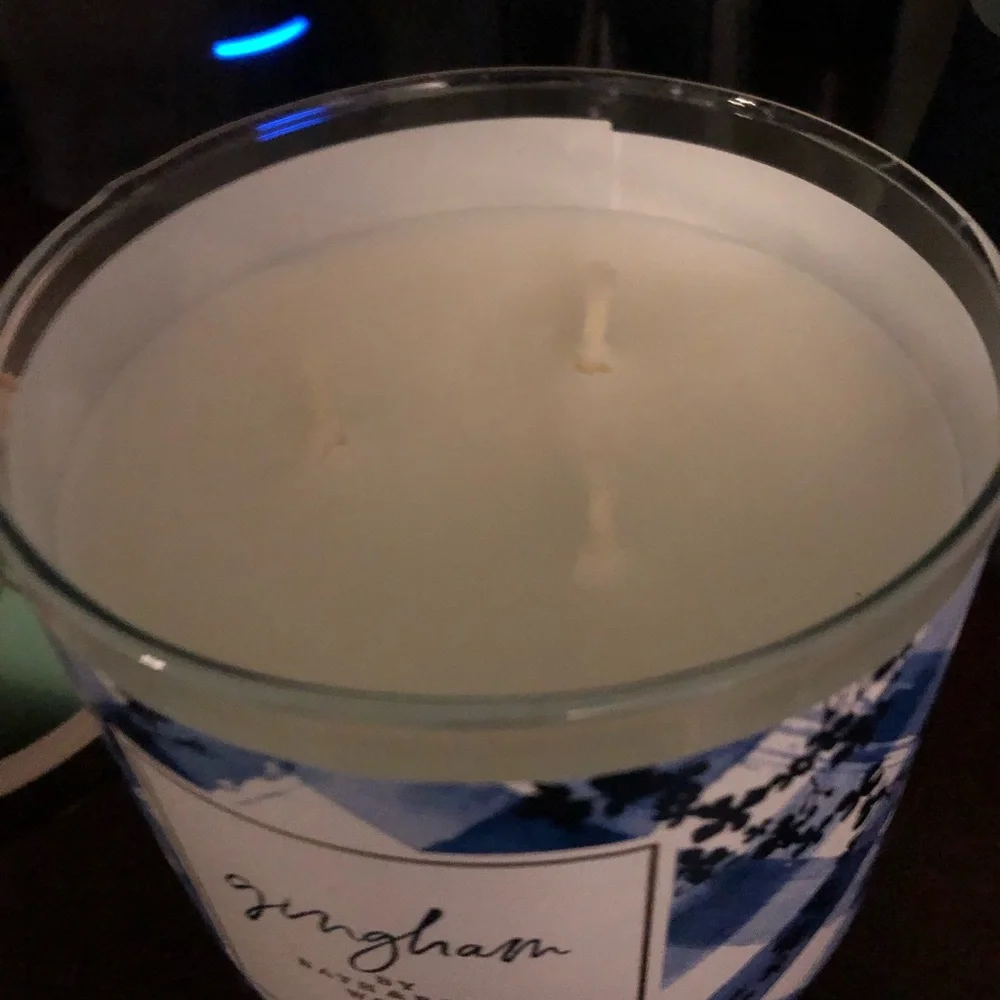 NWT Bath & Body Works Gingham Candle - Picture 2 of 3